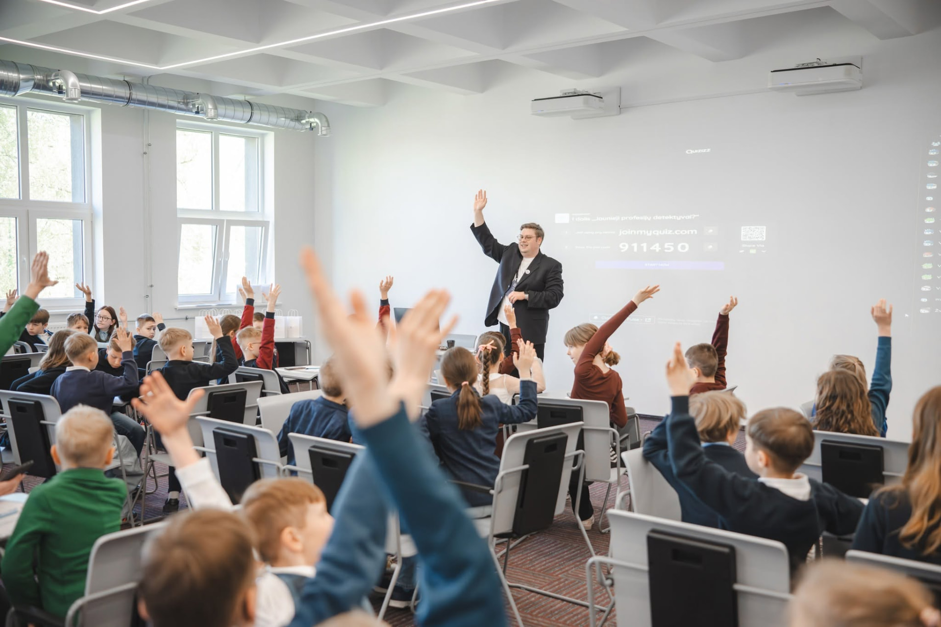Pamoka „Jaunieji profesijų detektyvai“ su pradinių klasių mokiniais