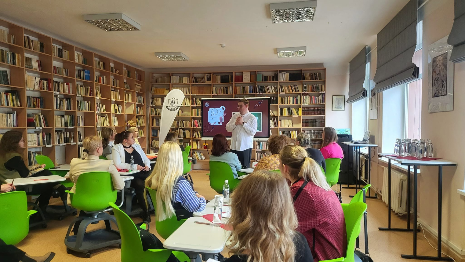 Seminaras pedagogų bendruomenei mokyklos bibliotekoje